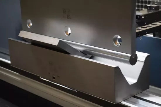 彎曲高速鋼需要由鋼制成的高質(zhì)量工具，以承受彎曲這些材料時產(chǎn)生的大量力