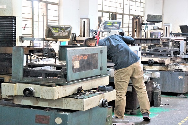 東莞五金沖壓定做廠-誠(chéng)瑞豐