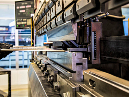 五金沖壓模具加工廠，如何處理沖壓件裂紋和翹曲？