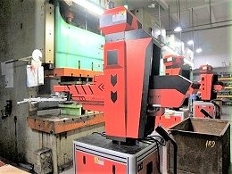 看精密五金沖壓加工產(chǎn)品怎么區(qū)分沖頭蹦還是刀口蹦？