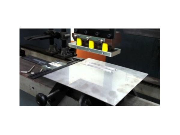 石龍鈑金加工廠的精密機箱生產 石龍鈑金加工廠的精密機箱生產