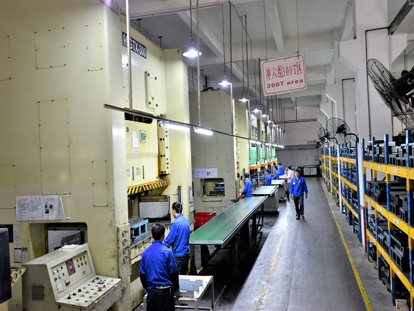 五金沖壓件生產(chǎn)圖片