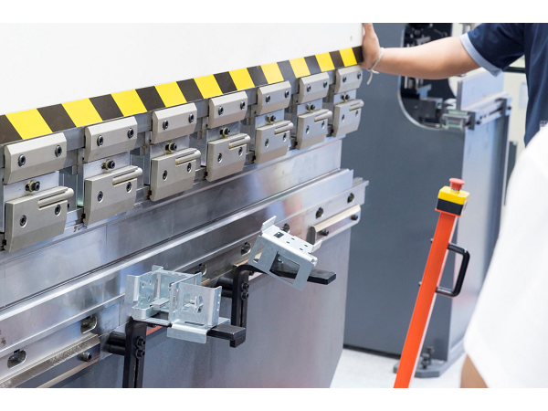 廣東五金沖壓模具加工廠，矩形拉伸件的特點(diǎn)