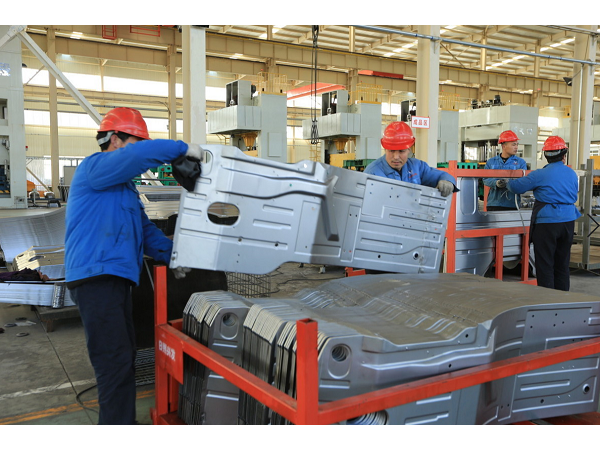 五金沖壓加工件表面油污去除的3種方法_沖壓五金廠