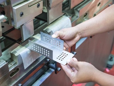 清遠(yuǎn)沖壓加工，沖壓件廠質(zhì)量問(wèn)題處理-10萬(wàn)㎡生產(chǎn)面積「誠(chéng)瑞豐」